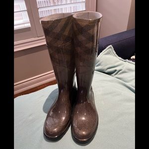 Burberry rain boots. NEVER WORN